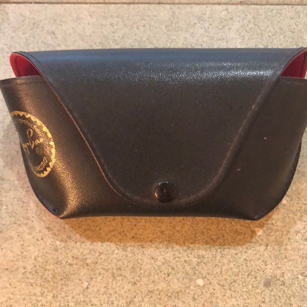 Ray-ban black case with red velvet interior